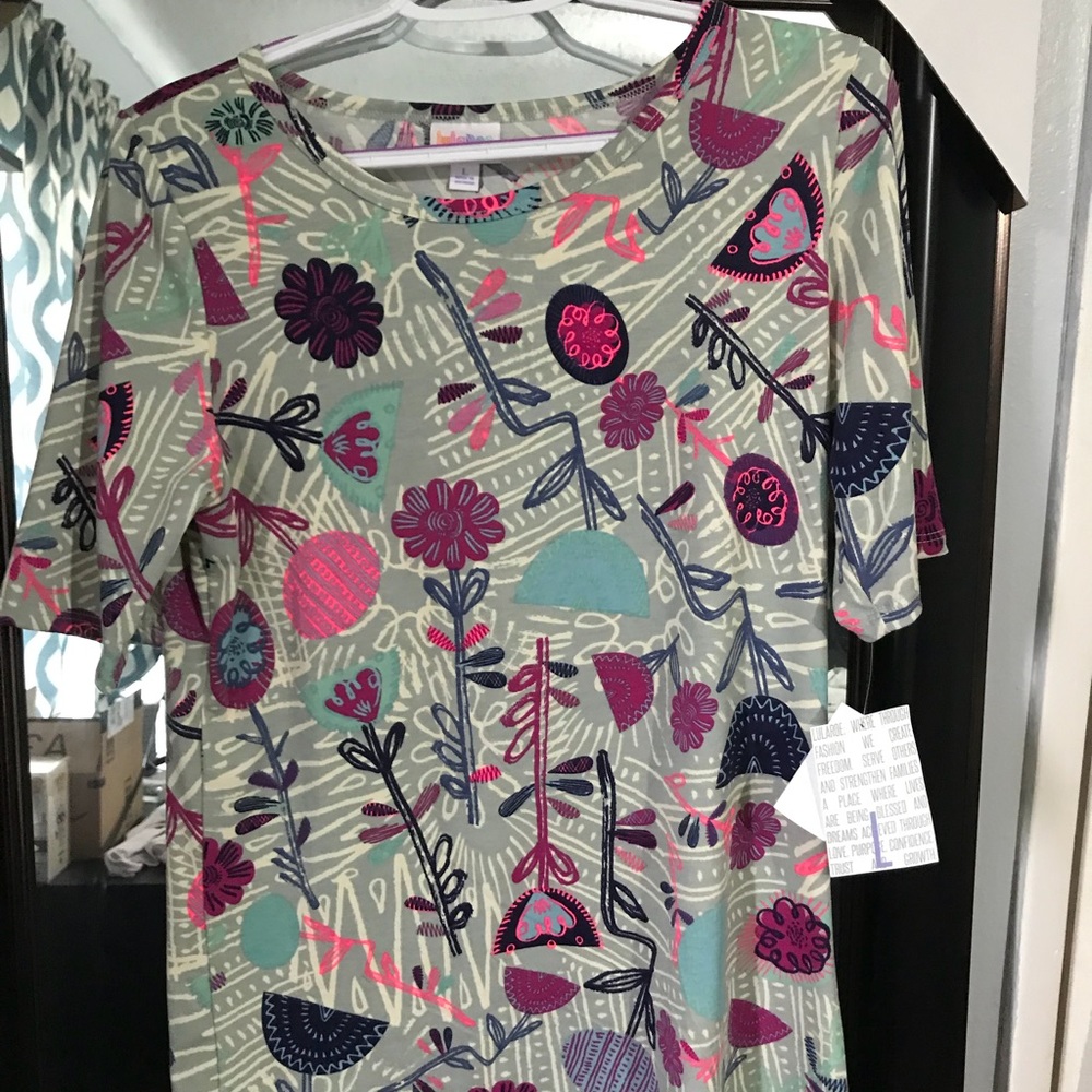 LuLaRoe Gigi top